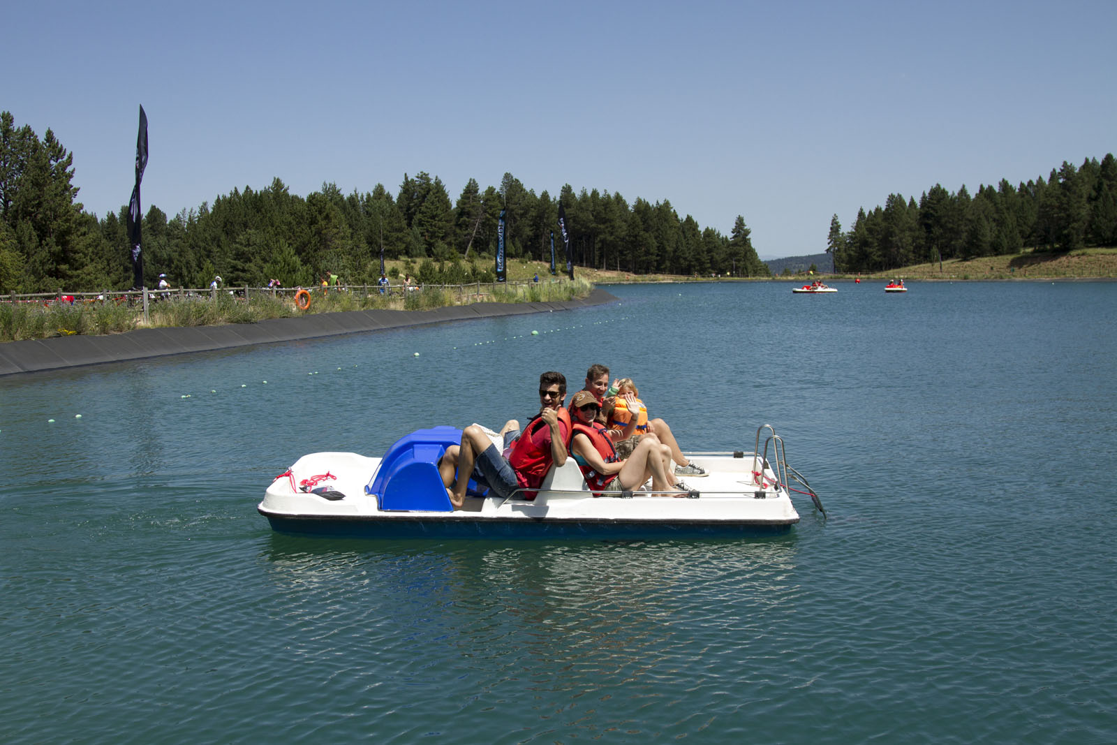 big-03-activitats-barques-patinets-2barquespatinsllac4